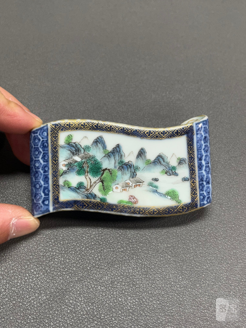 清乾隆  青花开窗粉彩山水书卷式墨床 - 图4